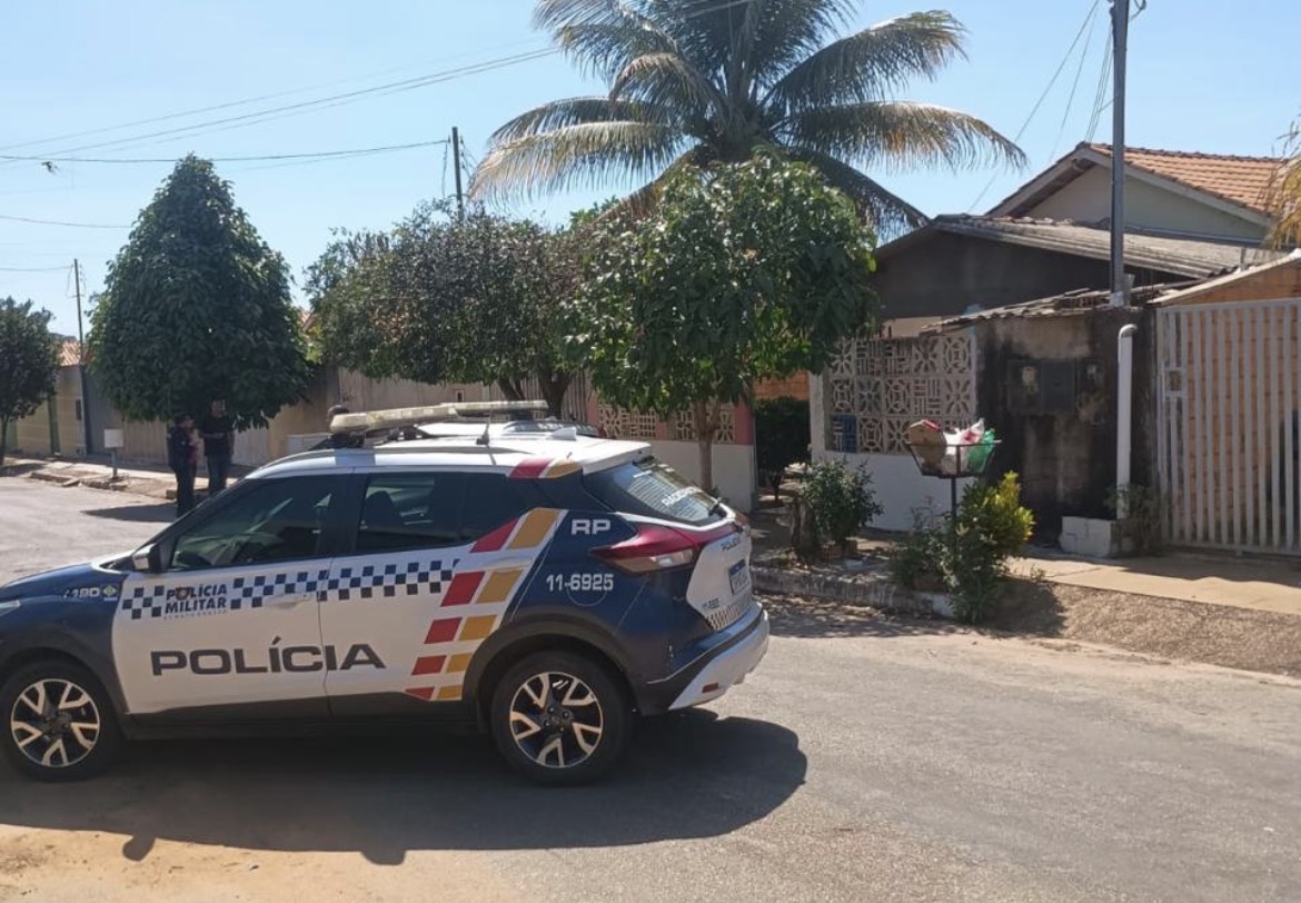 HOMEM É ACUSADO DE AGREDIR, TENTAR ENFORCAR E AMEAÇAR COMPANHEIRA APÓS DISCUSSÃO